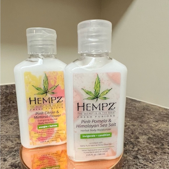 2 Moisturizers: Pink Citron & Mimosa Flower and Pink Pomelo & Himalayan Sea Salt - Picture 3 of 5